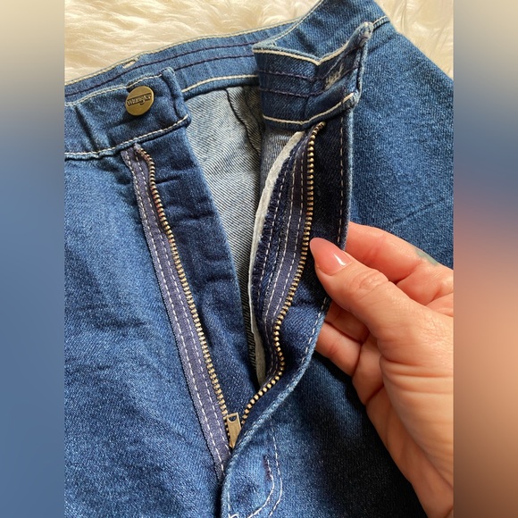 Vintage Wrangler Ultra High Waist Wide Leg Jeans | Soft & Comfortable~ Size 12 - Picture 5 of 13